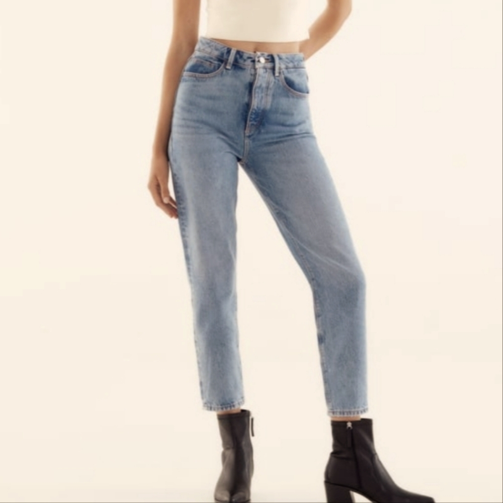Zara light blue mom jeans size 4 / 36